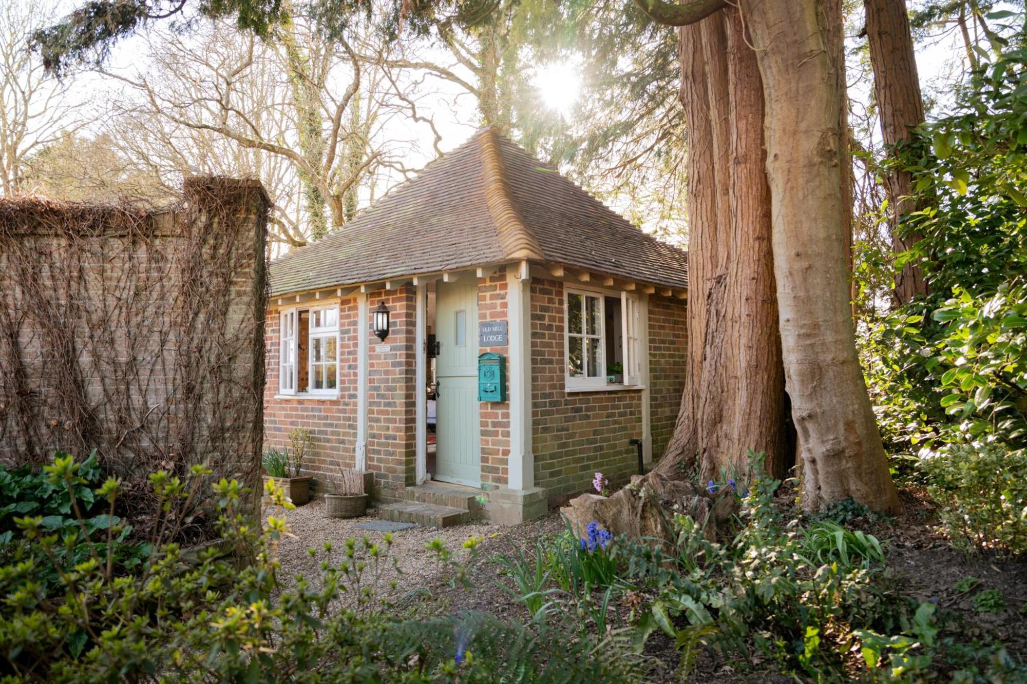 Old Mill Lodge By Huluki Sussex Stays Hurstpierpoint Εξωτερικό φωτογραφία