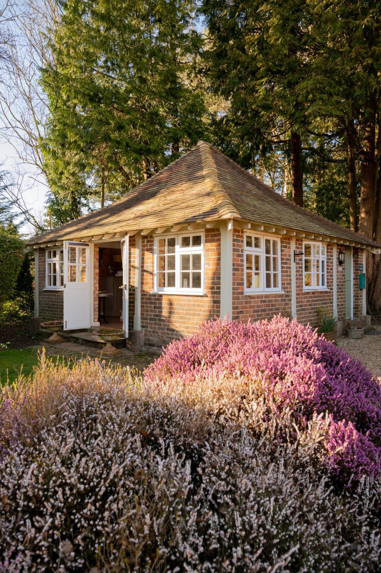 Old Mill Lodge By Huluki Sussex Stays Hurstpierpoint Εξωτερικό φωτογραφία
