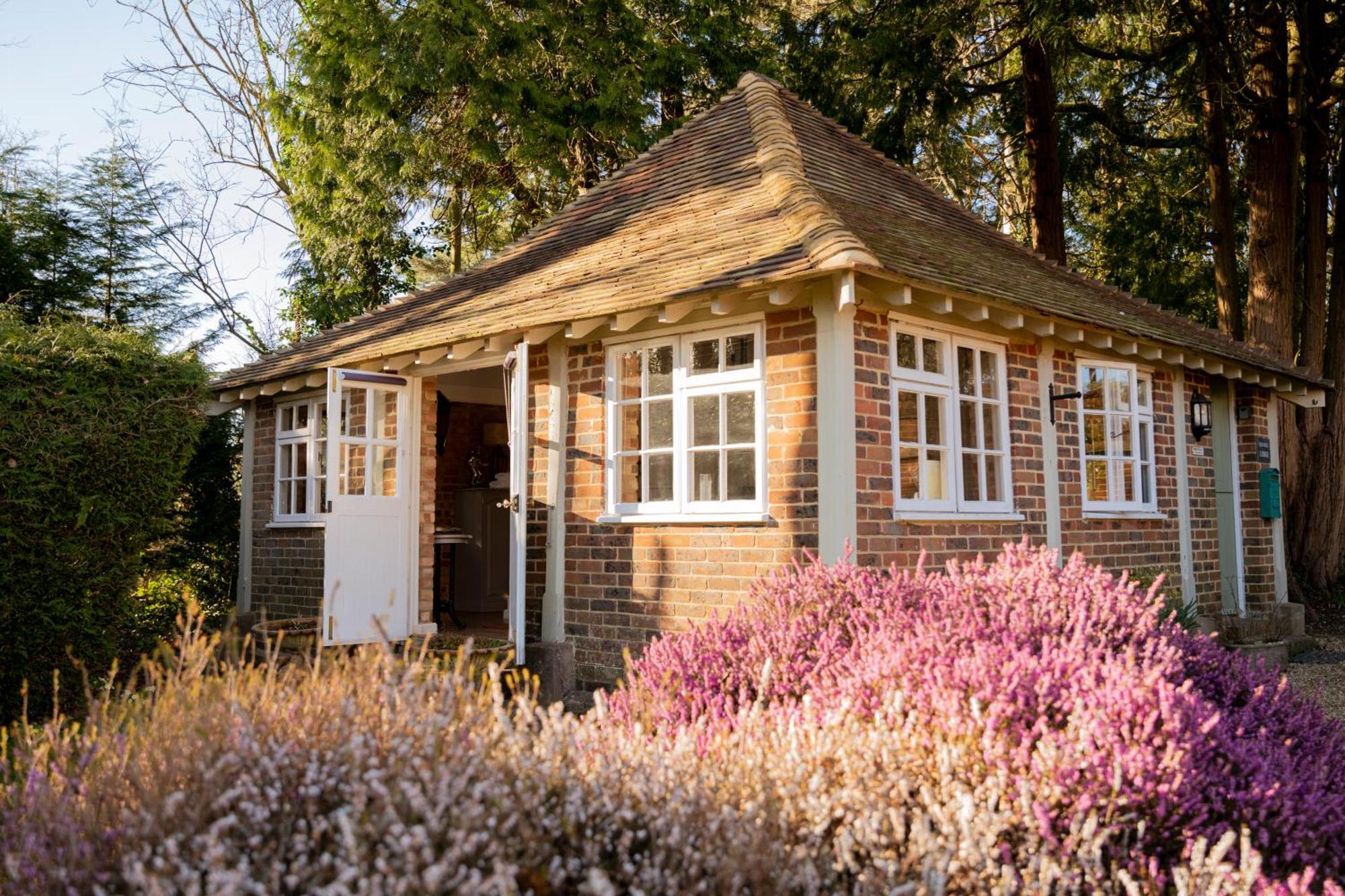 Old Mill Lodge By Huluki Sussex Stays Hurstpierpoint Εξωτερικό φωτογραφία