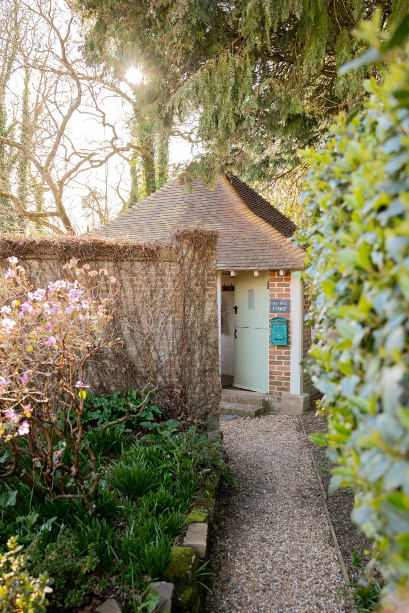 Old Mill Lodge By Huluki Sussex Stays Hurstpierpoint Εξωτερικό φωτογραφία