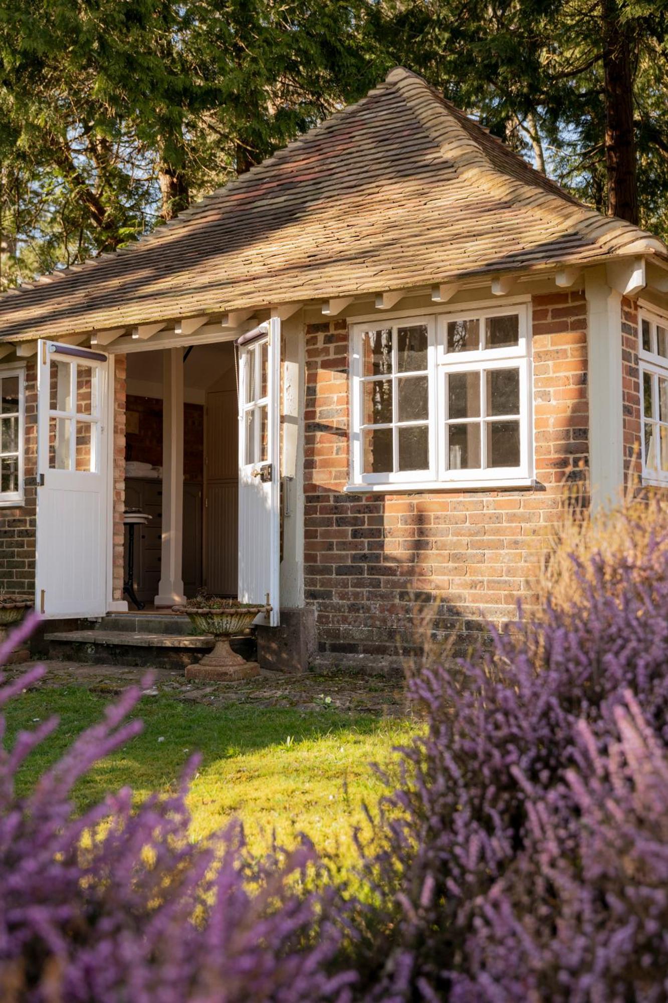 Old Mill Lodge By Huluki Sussex Stays Hurstpierpoint Εξωτερικό φωτογραφία