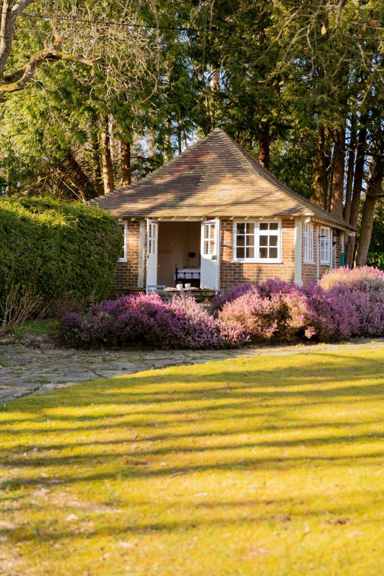 Old Mill Lodge By Huluki Sussex Stays Hurstpierpoint Εξωτερικό φωτογραφία