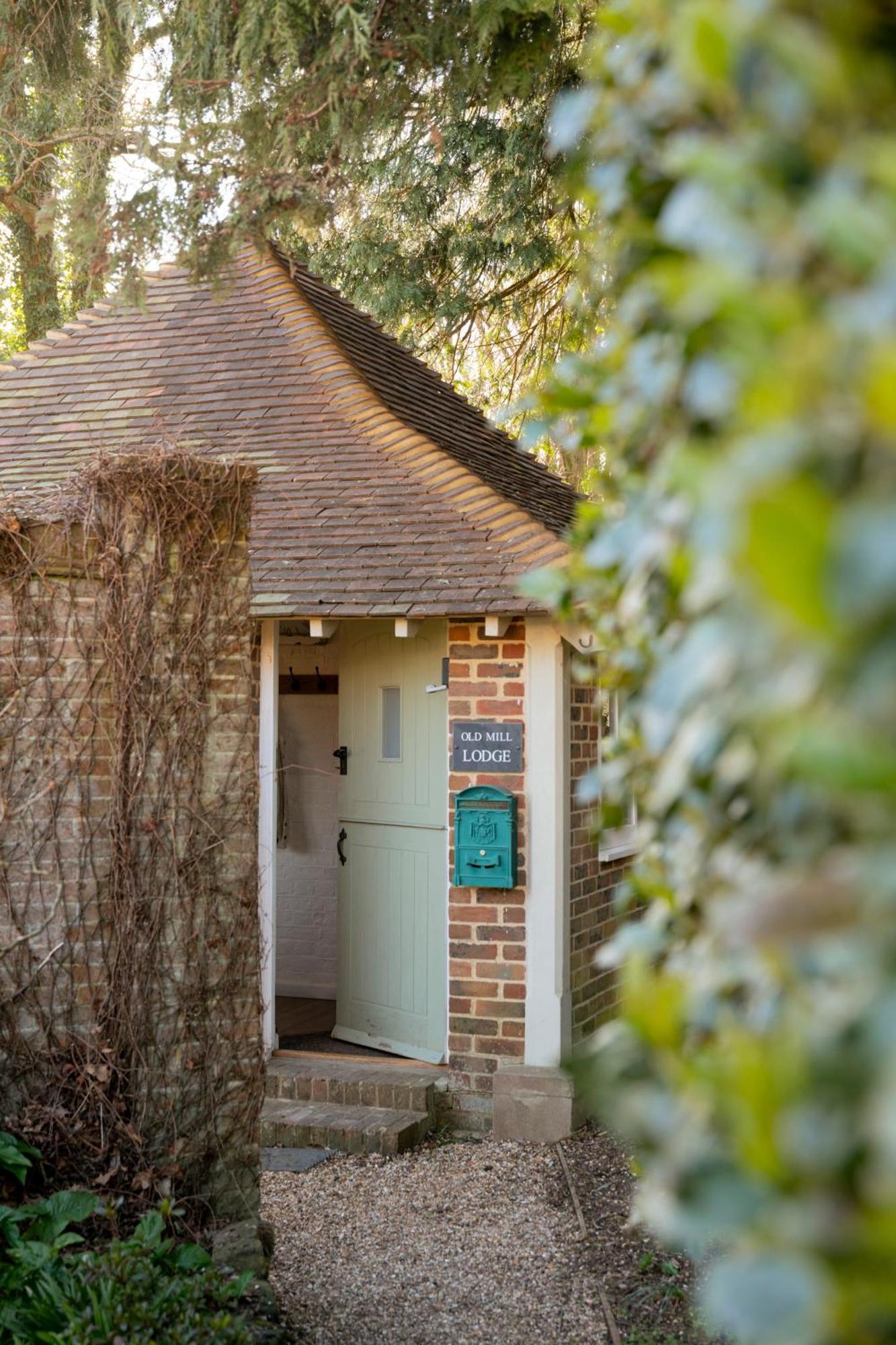 Old Mill Lodge By Huluki Sussex Stays Hurstpierpoint Εξωτερικό φωτογραφία