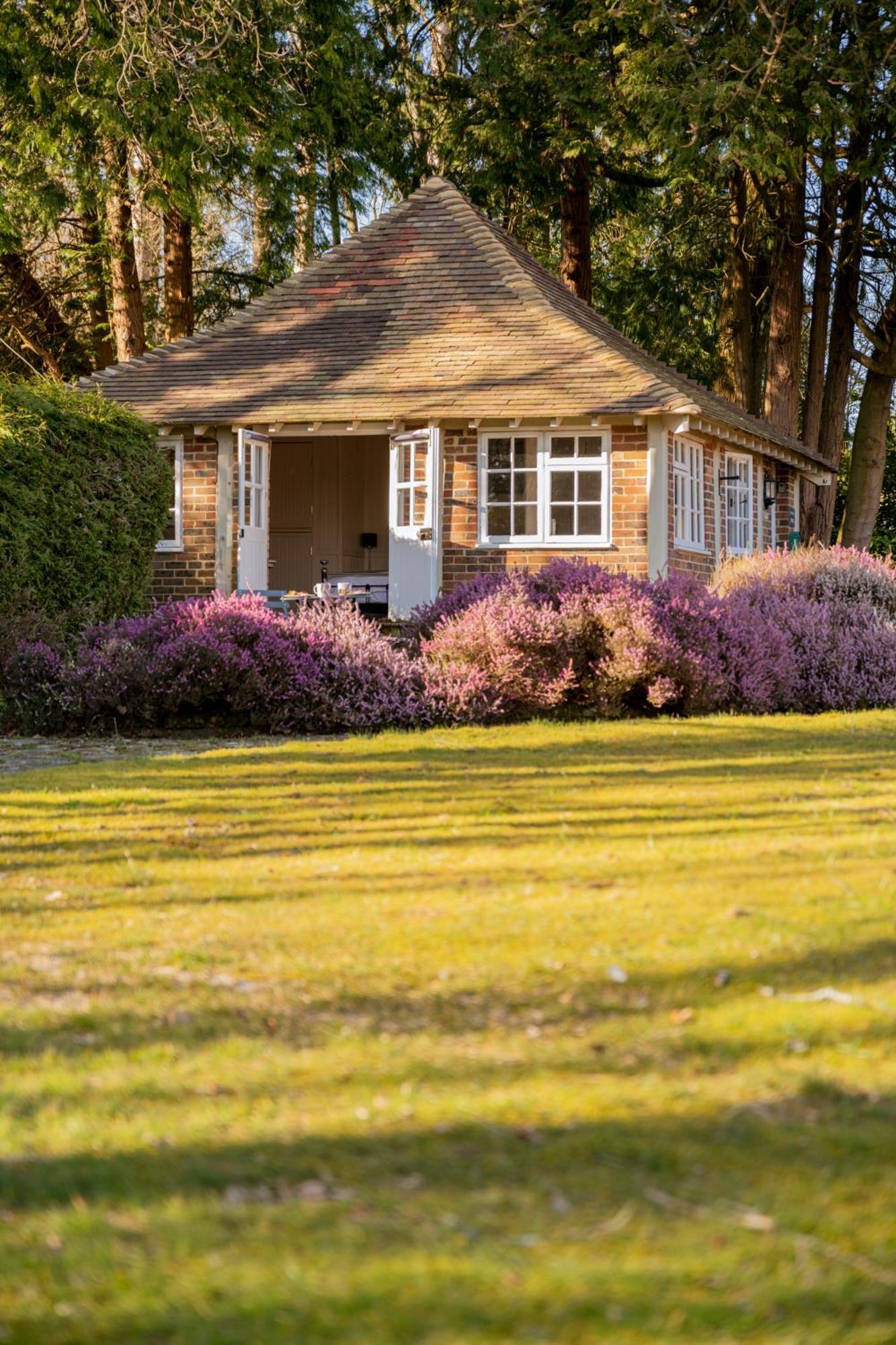 Old Mill Lodge By Huluki Sussex Stays Hurstpierpoint Εξωτερικό φωτογραφία