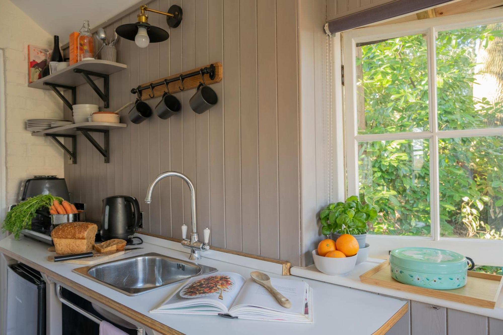 Old Mill Lodge By Huluki Sussex Stays Hurstpierpoint Εξωτερικό φωτογραφία