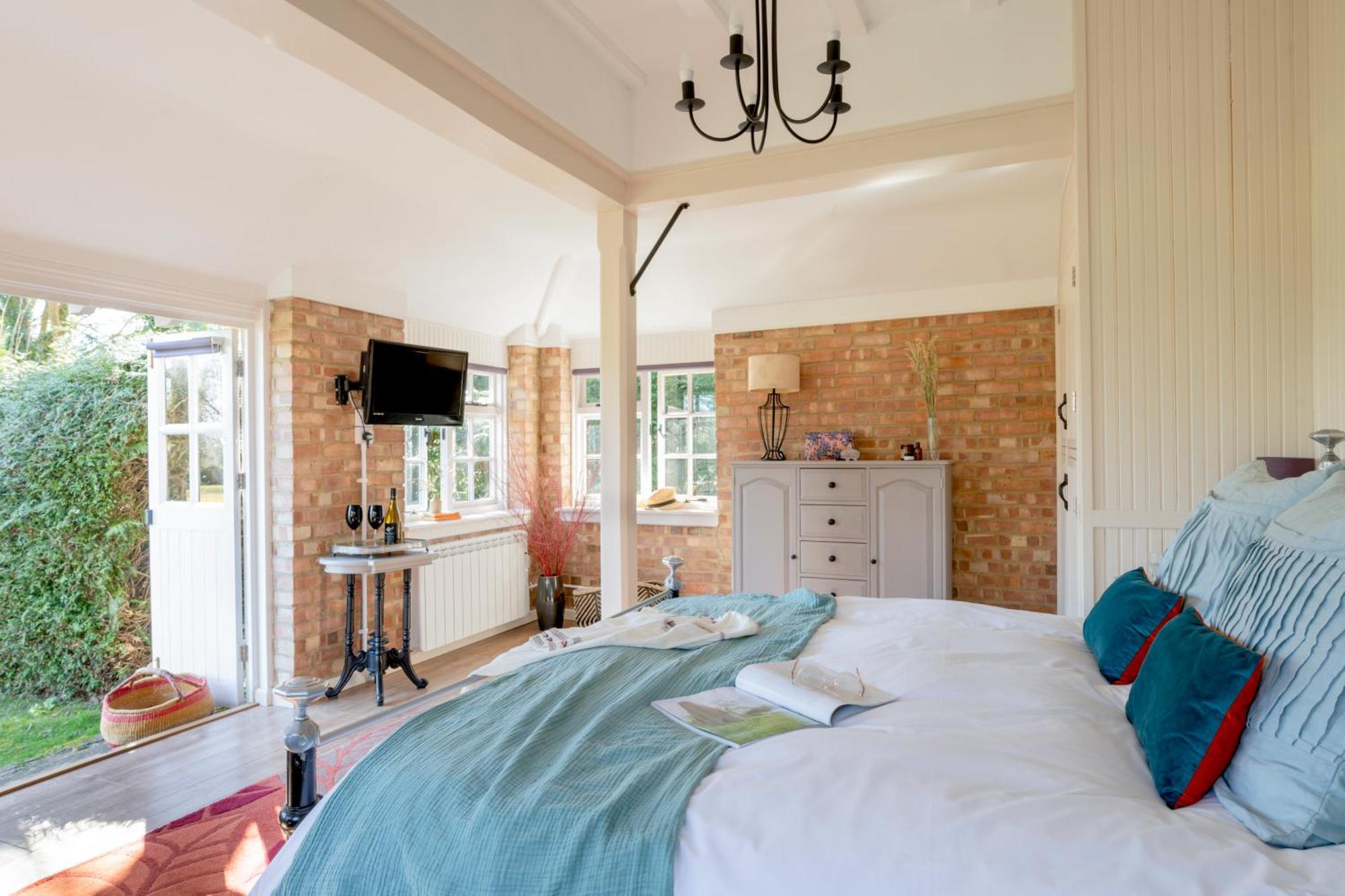 Old Mill Lodge By Huluki Sussex Stays Hurstpierpoint Εξωτερικό φωτογραφία